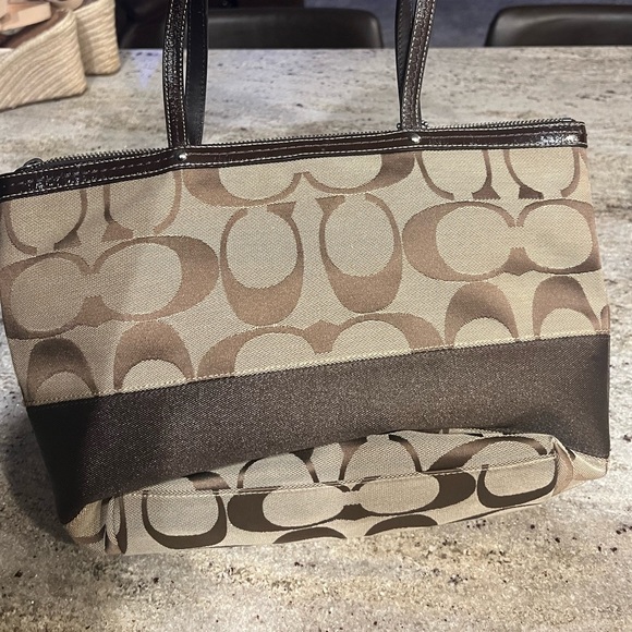 Coach handbag in excellent shape - Picture 2 of 6